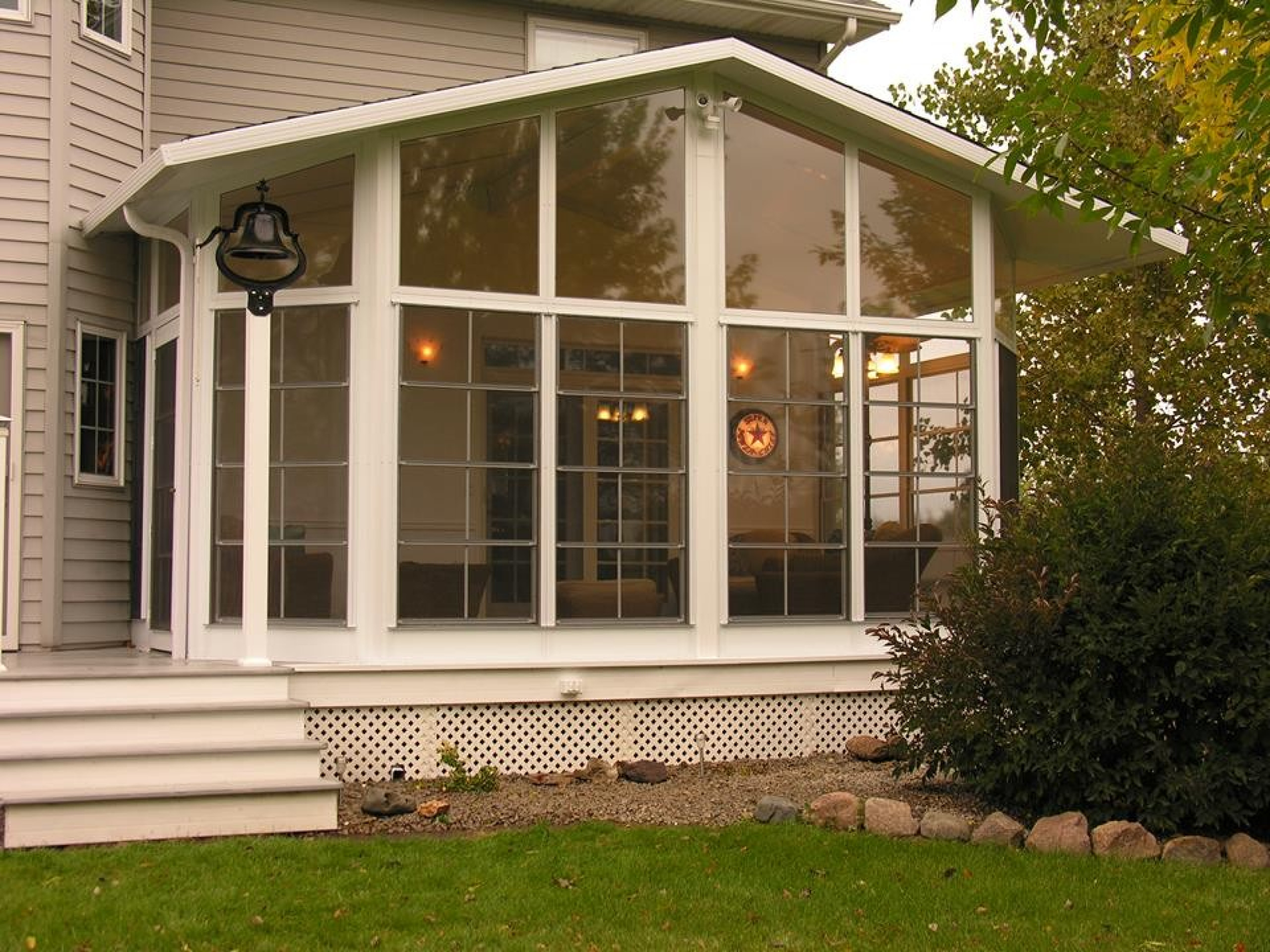 sunroom_model_200_white_house_outside_core_contracting_quebec_canada.jpg